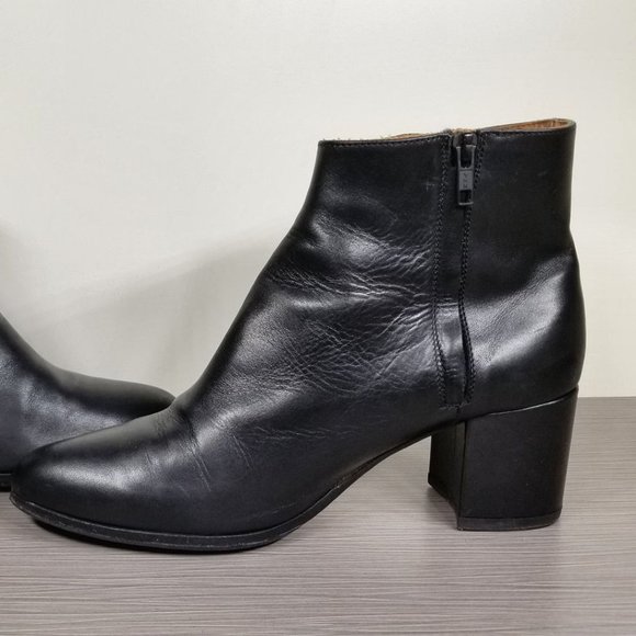 Common Projects Women By Zip Ankle Boot, Black Leather, Womens Size 11 / 41 - Picture 6 of 13